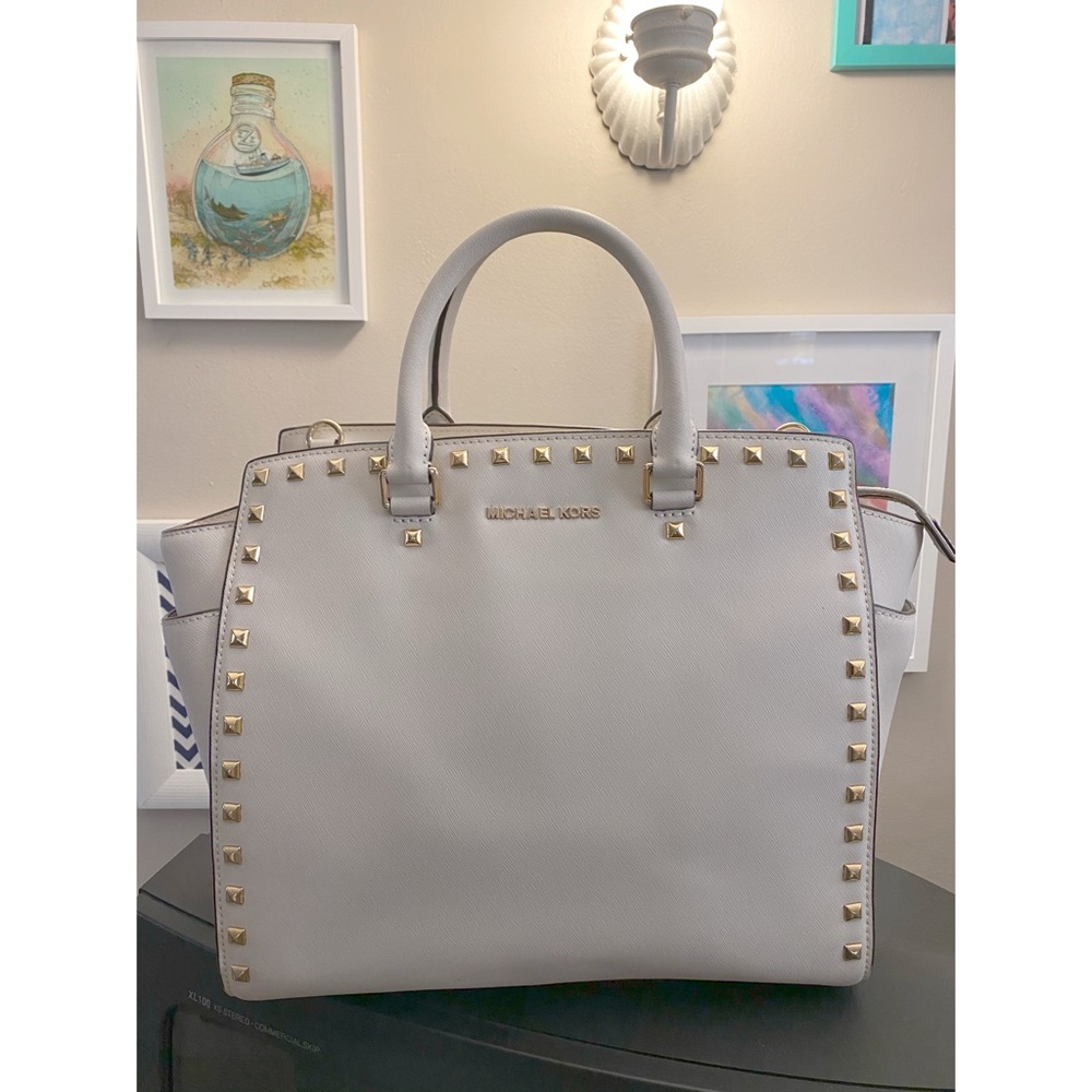 ❌ SOLD ❌ Michael Kors Studded Leather Satchel - Picture 2 of 13